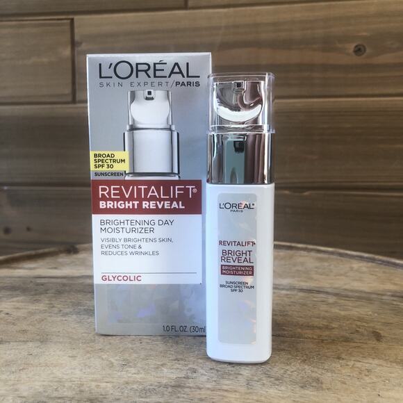 L'Oreal Revitalift Bright Reveal, 1oz Day Moisturizer SPF 30 - Exp 3/26 - Picture 1 of 6